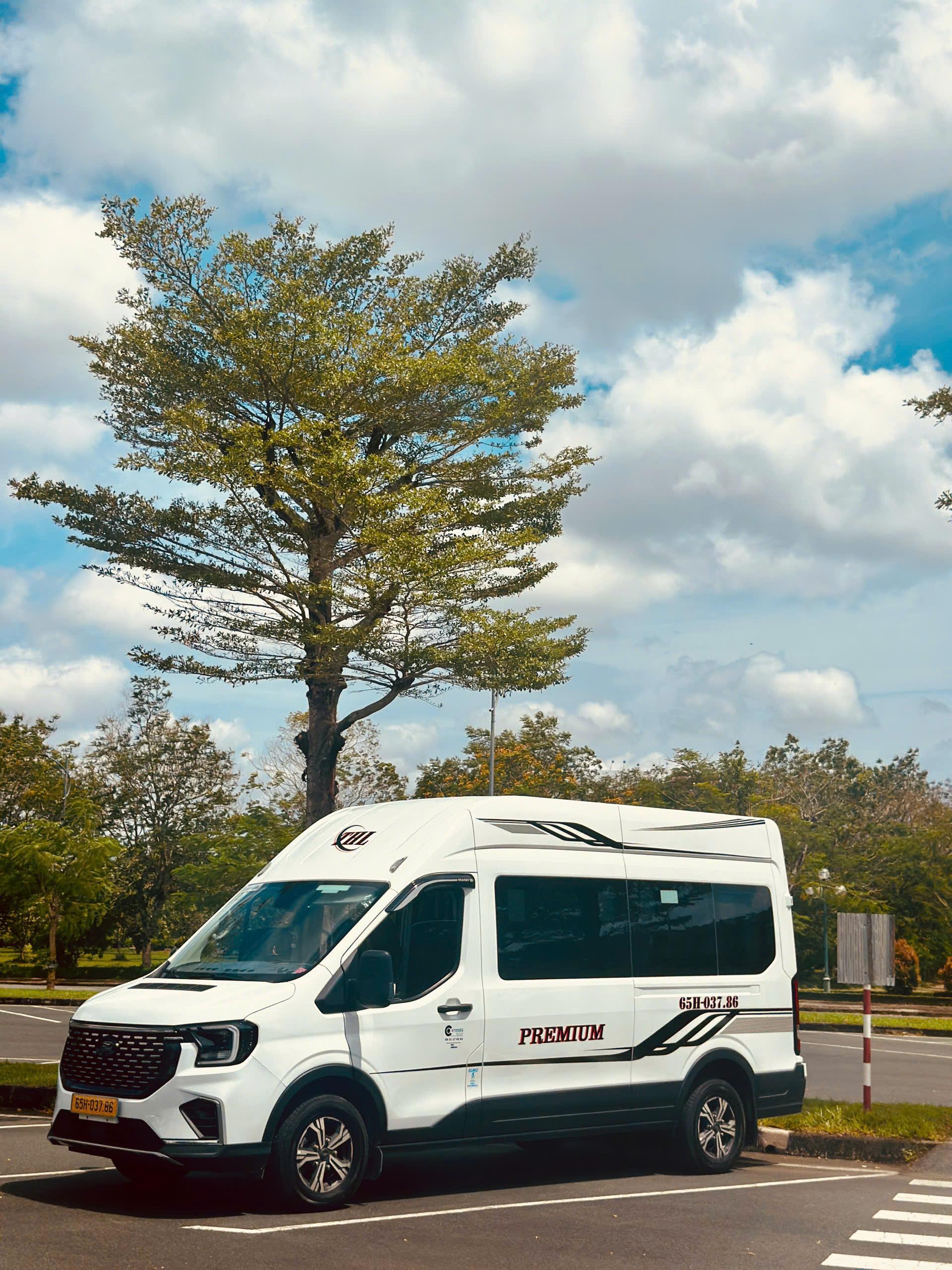 Cho Thuê Xe 16 chỗ FORD
